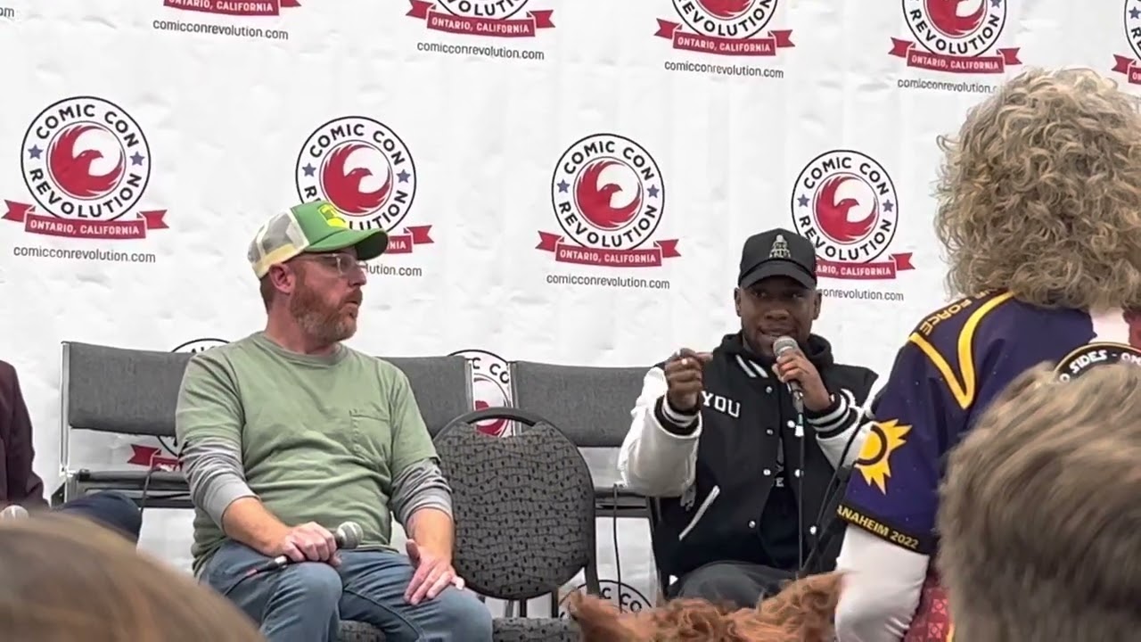 Scott Grimes & J. Lee Answer MacFarlane Director Question The Orville Comic Con Revolution 2023