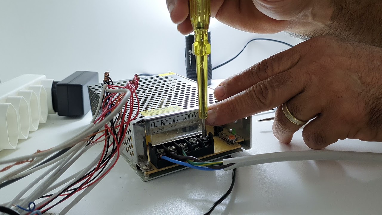 Como trocar uma fonte colmeia do DVR Intelbrás 12v 10 amp