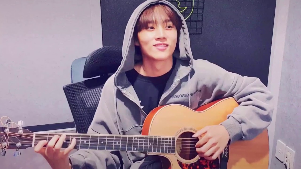 THE BOYZ SUNWOO Vlive 200811 | playing guitar, song cover