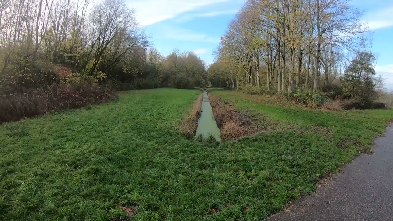 Herfstwandeling Wielerbaan op een Koude Winterdag in Maassluis