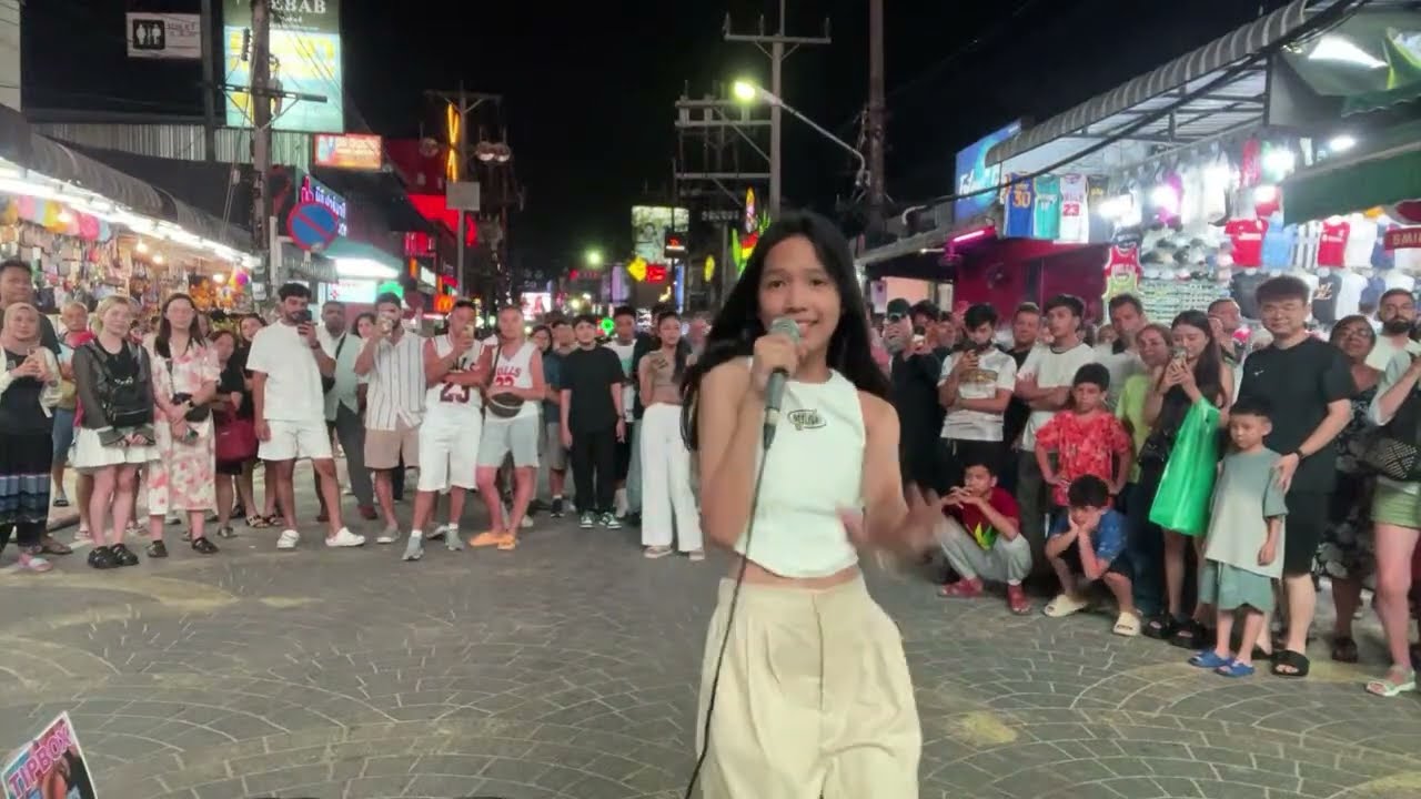 Queen On Street / The Best Street Singer Phuket Thailand