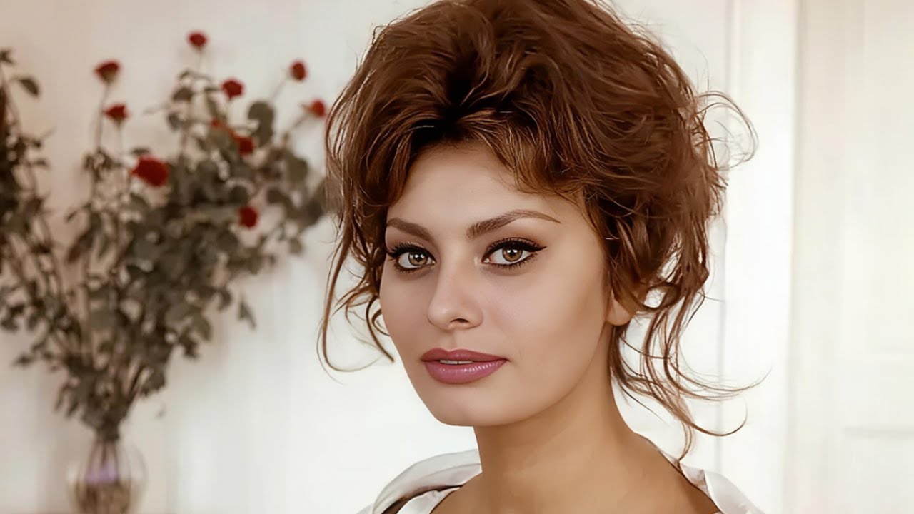 She Chose The Wrong Bikini For Beach And It's A Feast For Your Eyeballs | Sophia Loren