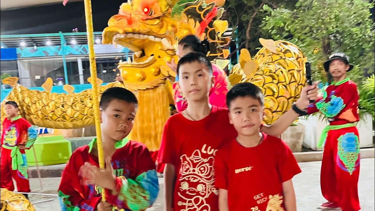 แสดงโชว์วันตรุษจีน มังกรสิงโต