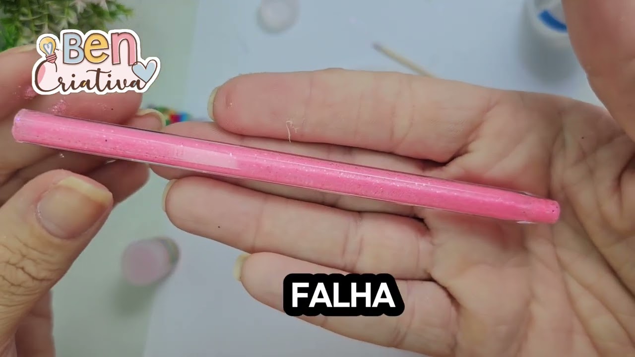 Caneta personalizada com glitter.