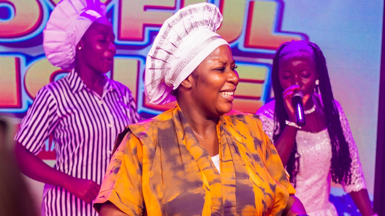 FEMI PRAISE: Peculiar voice live at Joyful Noise December Edition