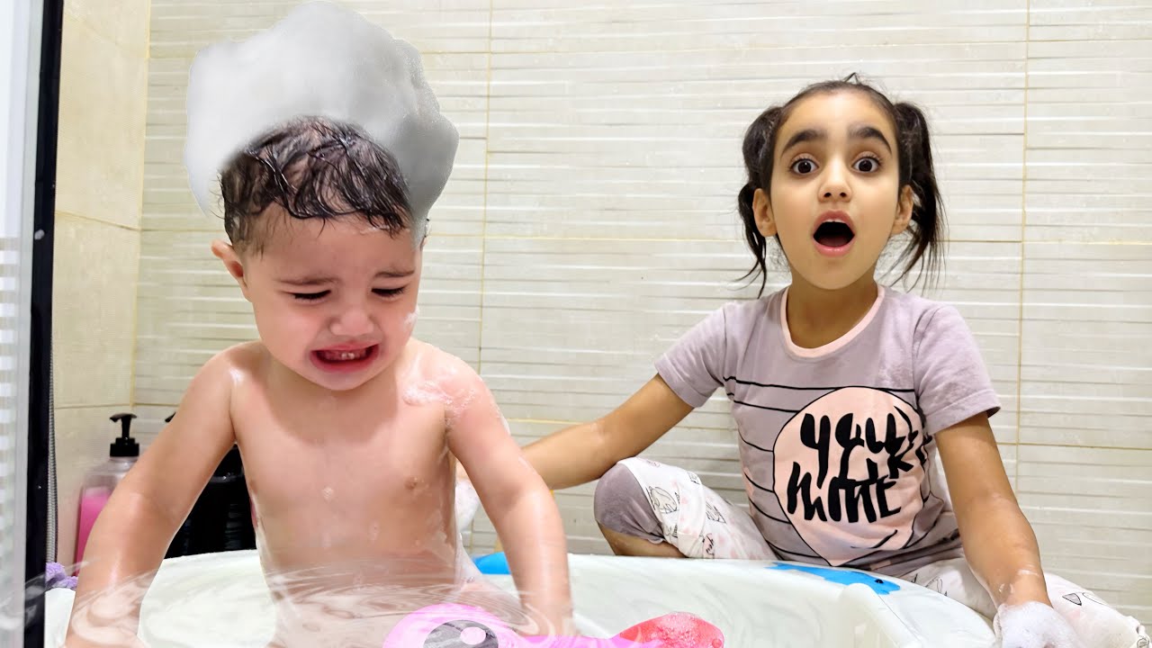 كنان وسخ ملابسو بالطين وصار لازمو استحمام 😓😓روزه الحق عليكي