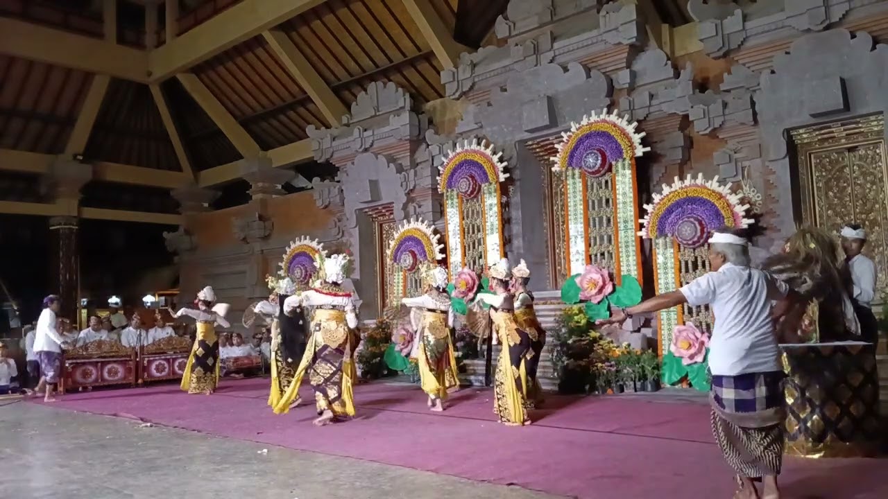 joged pingit Balerung stage pura dalem Puri peliatan