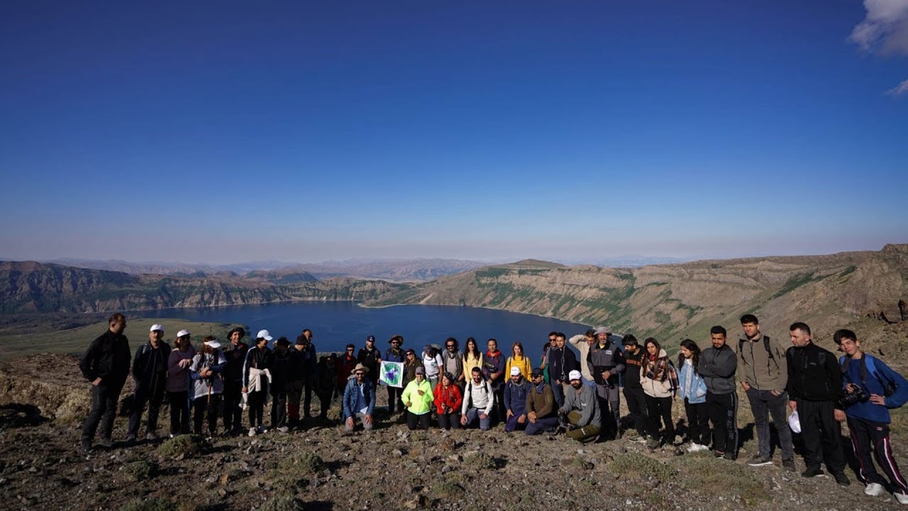 Nemrut Krater Gölü'ne ziyaretçi akını