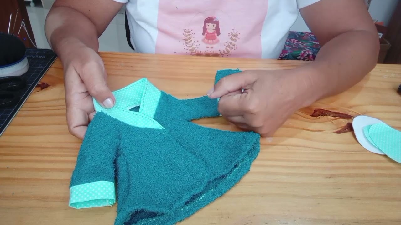 MOLDE Grátis Roupão e pantufa da Boneca de pano porta papel higiênico .