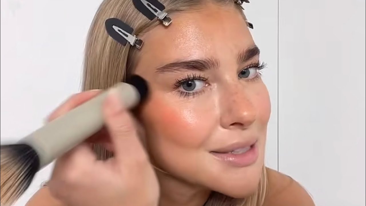 Jess Hunt - GRWM: first ever REFY TikTok live shopping event! - 24 NOV 2022