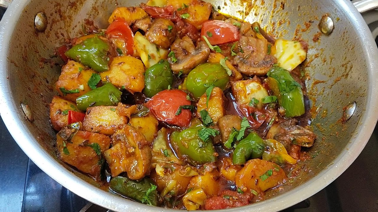 बिना प्याज लहसुन की चटपटी सूखी सब्जी 😍 Aloo Shimla Mirch Mushroom Dry Sabzi | Tiffin Special Recipe