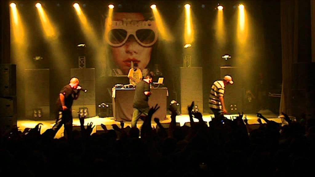 Funkoars - Live - Reign on the Masses
