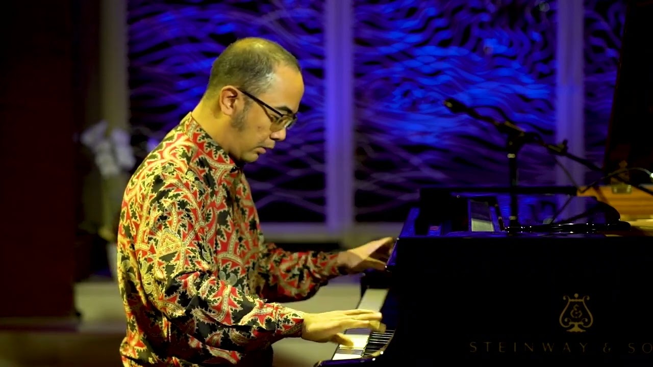Levi Gunardi played his own song Dancer at Penggalangan Dana DIPI 2022