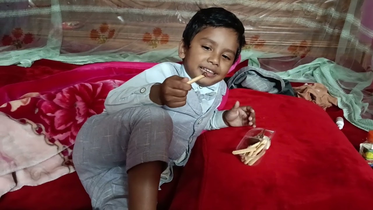রাতের এগারোটার সময় উঠে আরাবি বিস্কুট খাচ্ছে #foryou#video##youtude channel 