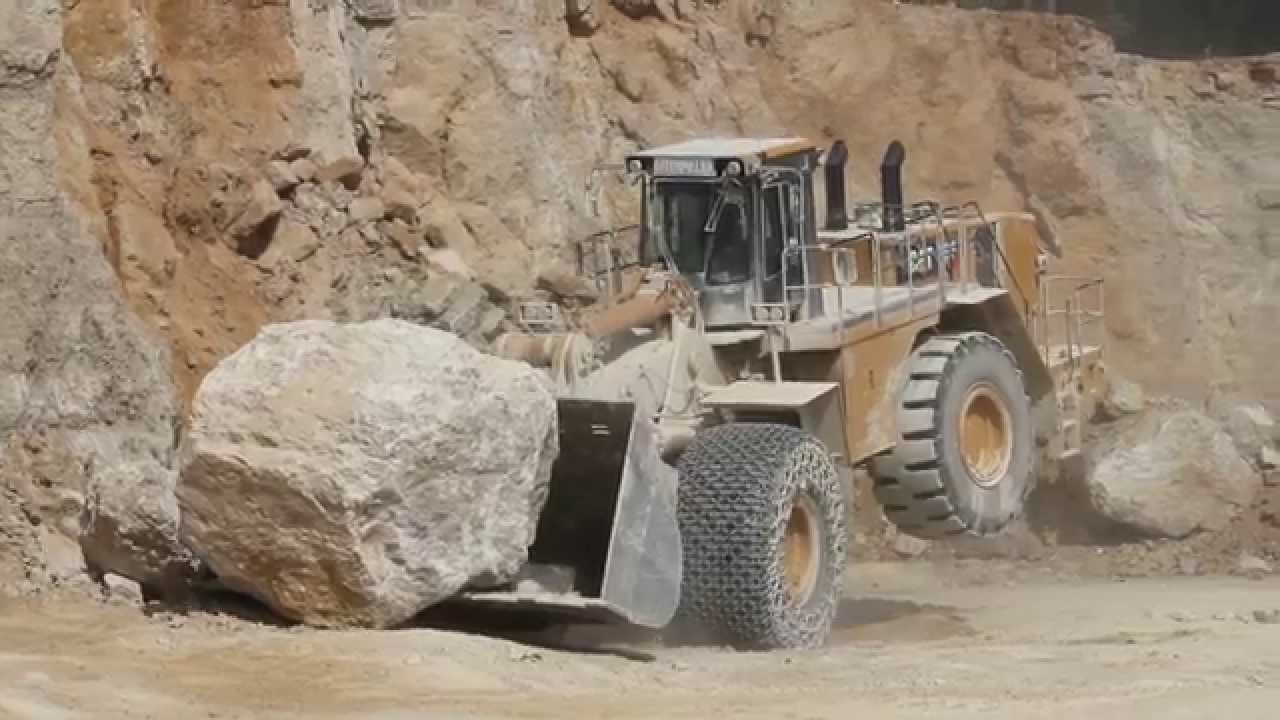 Caterpillar CAT 992K plays with a Big Stone
