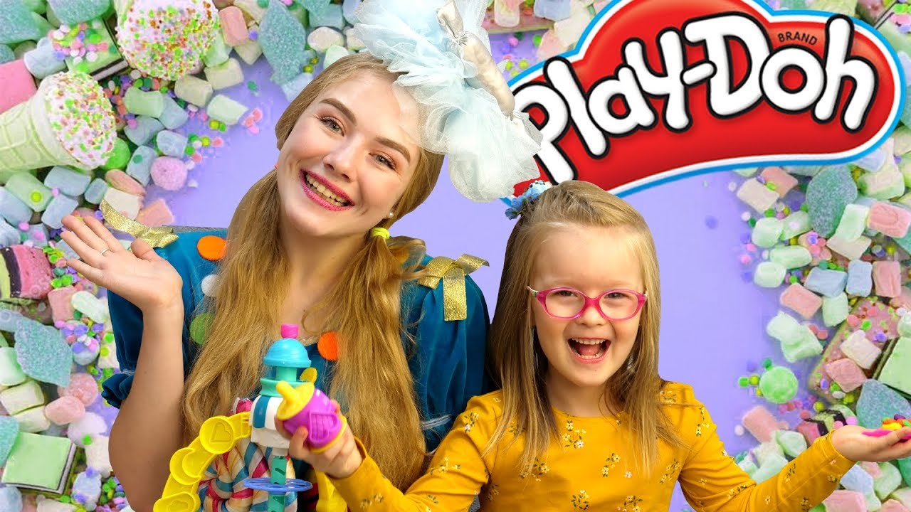 Богдана и Конфетка вместе делают печенье из пластилина Play Doh!