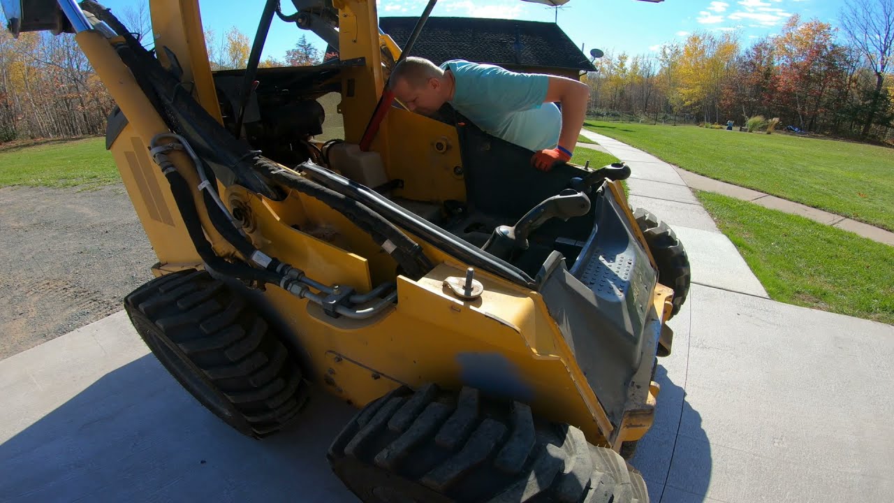 John Deere 318D Skid Steer Maintenance, Inspection, Fuel Filter Analysis
