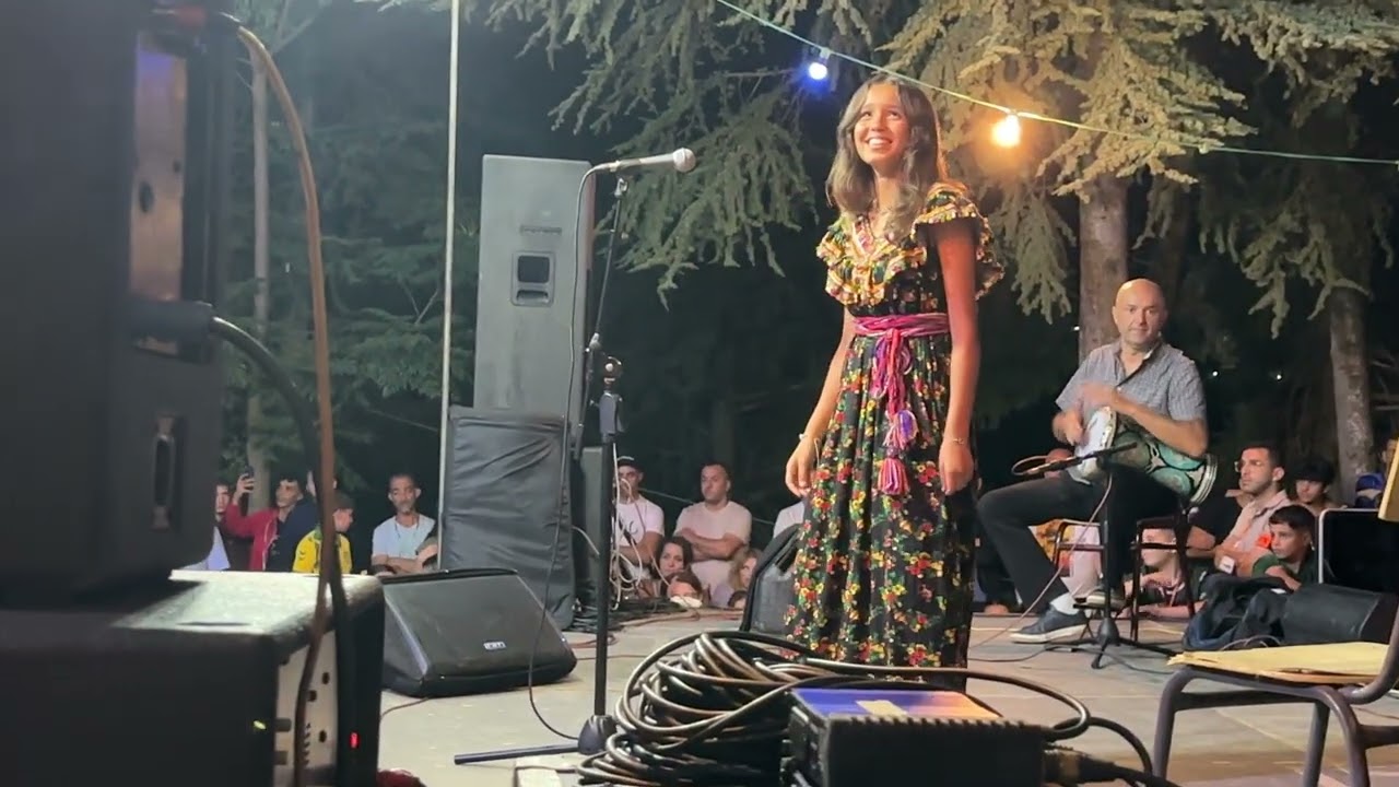 #Celine_Abassi reprise d’une belle chanson #Amour_Abdennour à #Lemsella lors de la #Fete_des_figues