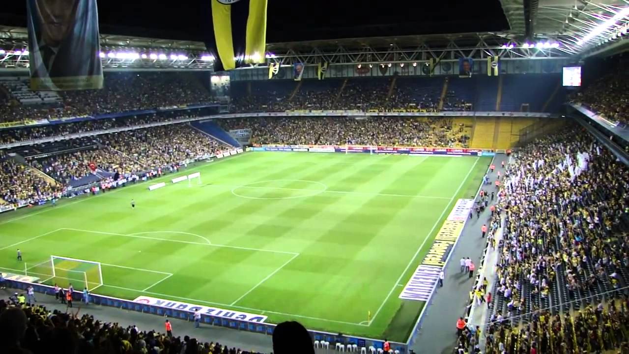 Fenerbahçe'li Bayan Taraftarlar  2 Muhteşem Mohikan Show Herkese Nasip Olmaz Böyle Taraftar