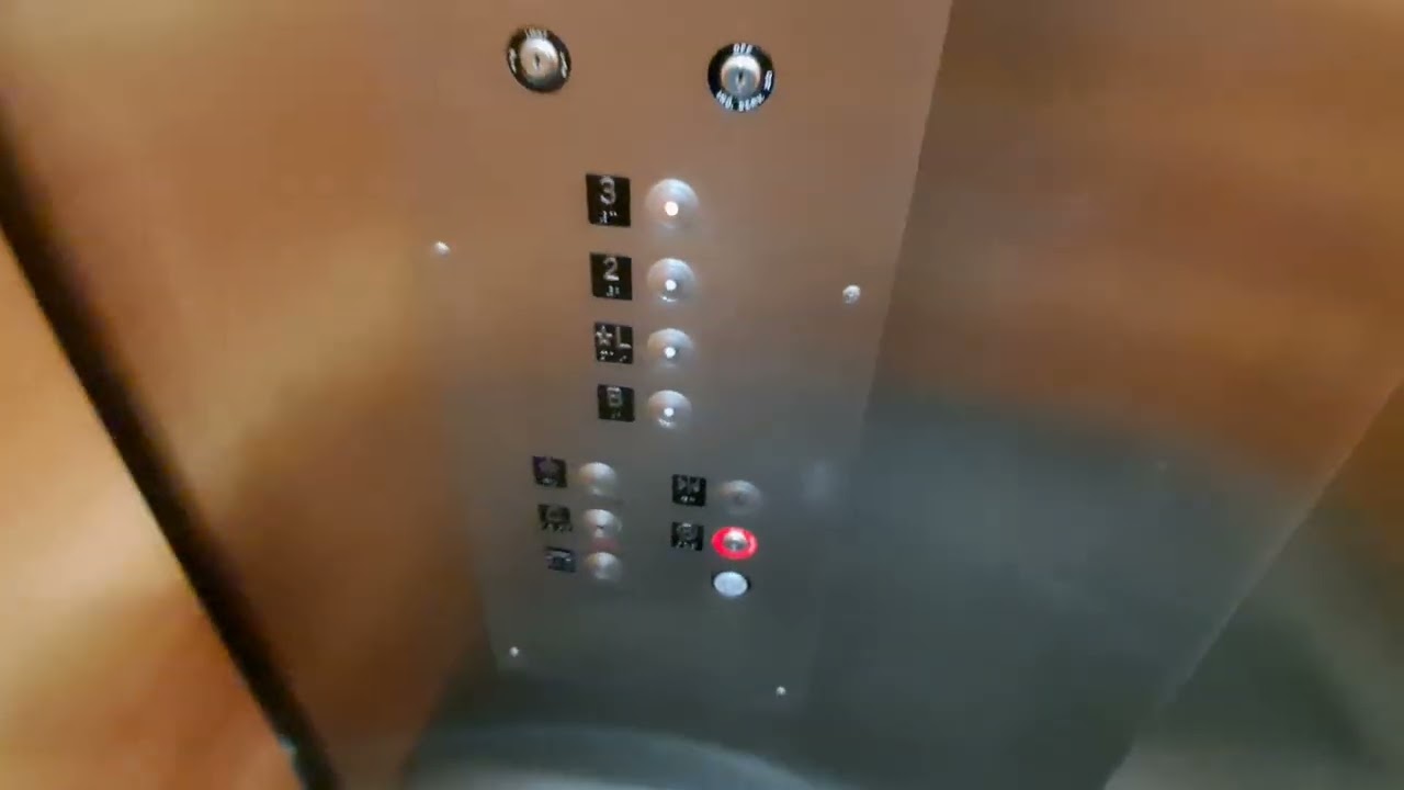 Unknown hydraulic elevator at 300 Sylvan Avenue, Englewood Cliffs, NJ