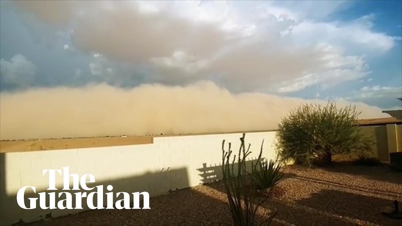Moment huge dust storm sweeps through Arizona