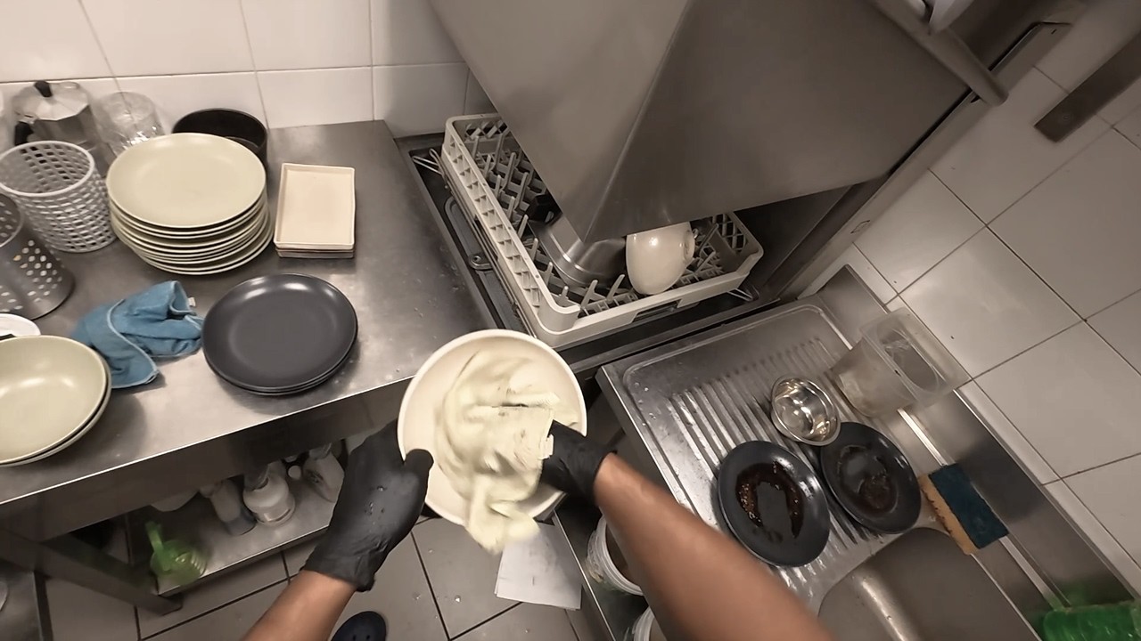 POV: Intense 20 mins in a Japanese restaurant as a dishwasher 