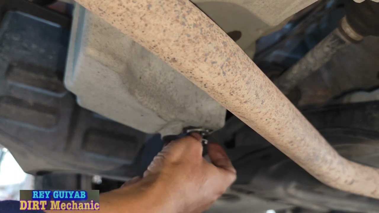 TOYOTA WIGO: Change oil and flushing. | DIRT MECHANIC.