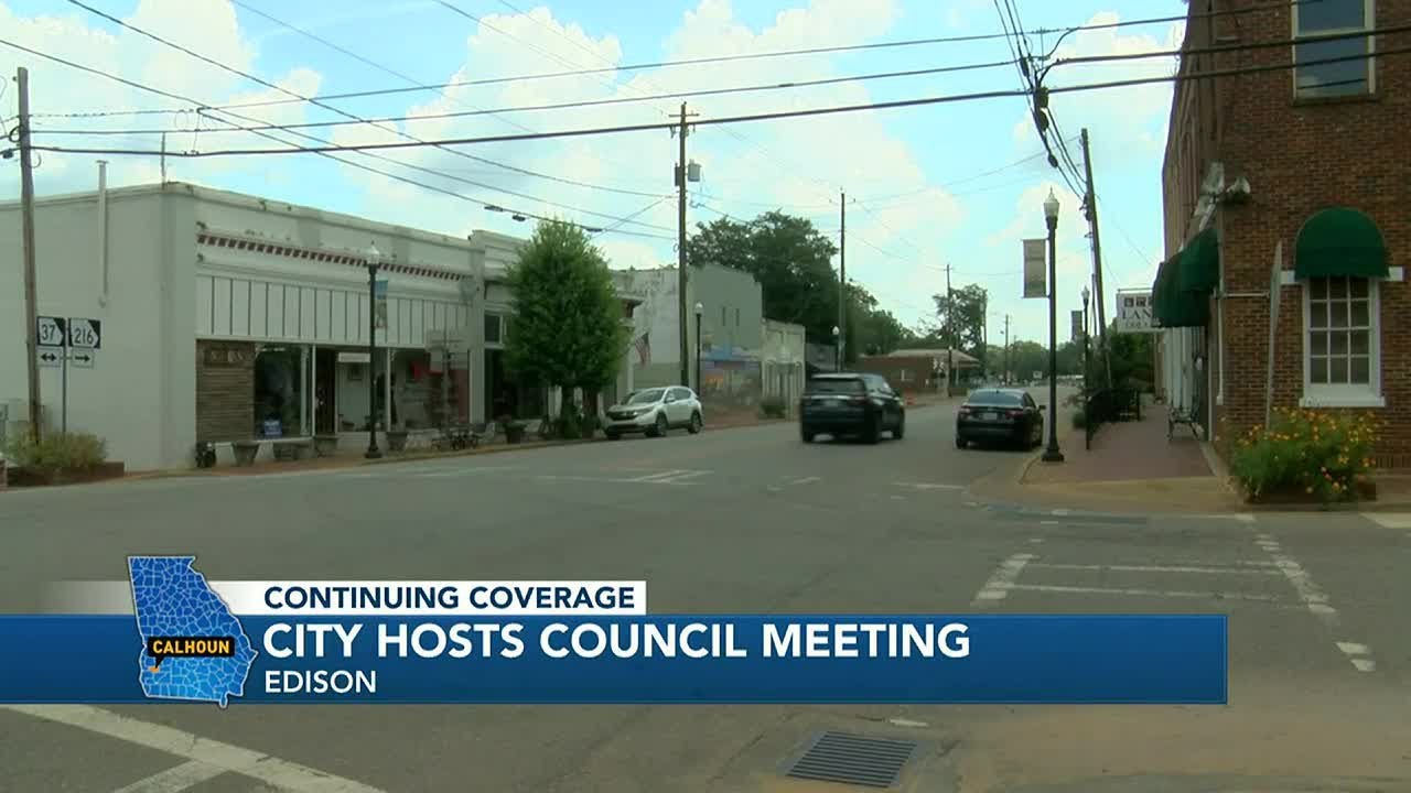 Edison residents react to mayor's resignation and town's financial issues