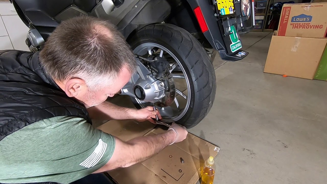 BMW R1200RT/LC Final Drive Oil Change