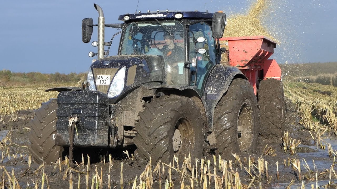 New Holland T7.270 & Case IH 300 Optum Goes DEEP in MUDDY WATERHOLE | Corn Chopping 2019 | DK Agr