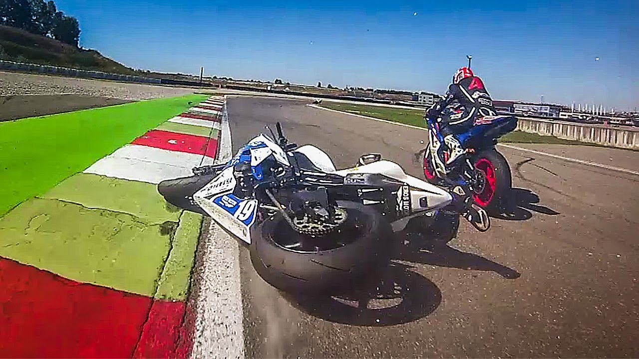 IL COMPORTAMENTO IN PISTA: COME SCANNARE IN SICUREZZA? AUTO E MOTO