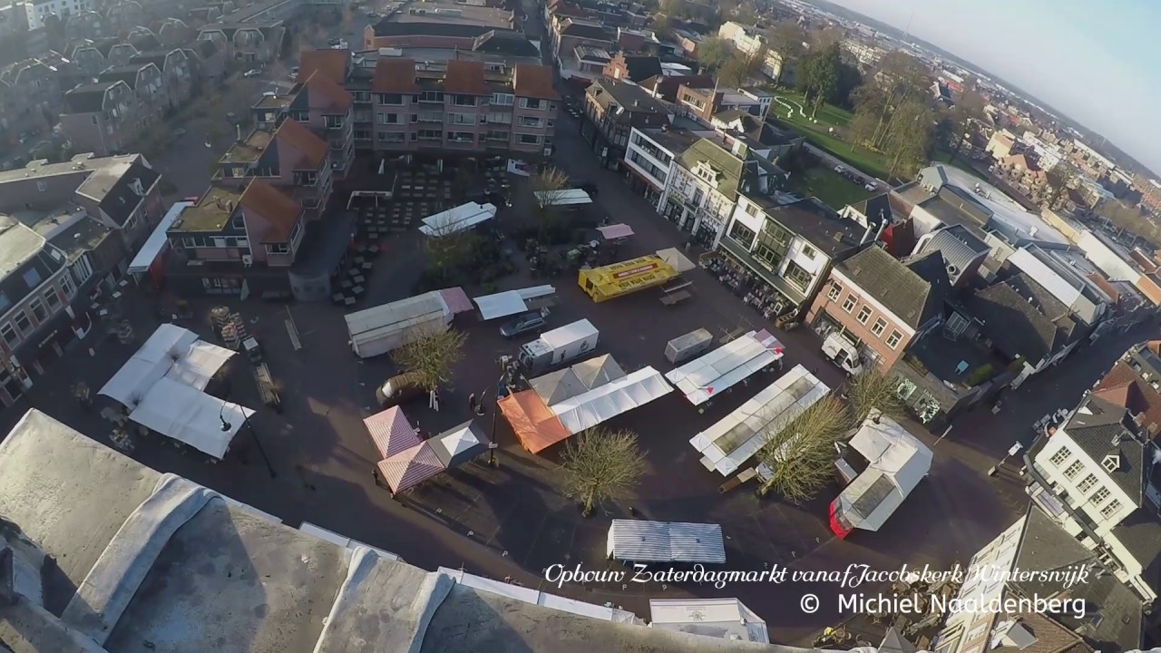 Opbouw zaterdag markt vanaf Jacobskerk
