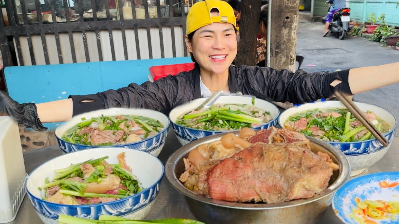 CHỊ EM CẢ XÓM KÉO NHAU RA XEM NGA SUMO THỬ SỨC VỚI NHỮNG TÔ PHỞ KHỔNG LỒ GẦN 40 NĂM THƯƠNG HIỆU