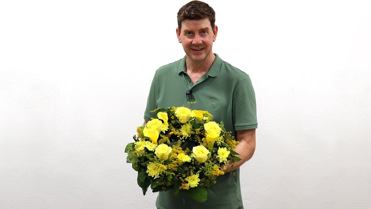 How To Make A Traditional Wreath Of Flowers