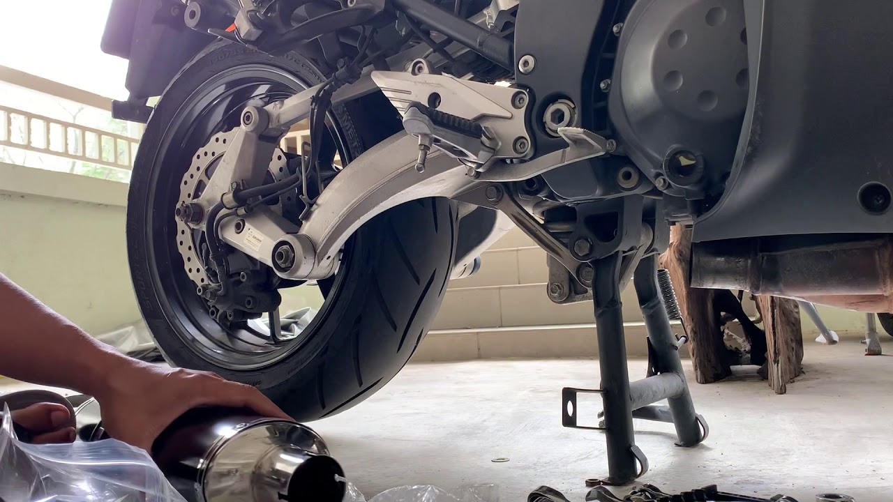 BlackWidow exhaust on Gtr1400