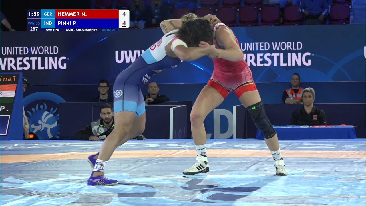 1/2 WW - 55 kg: N. HEMMER (GER) v. P. PINKI (IND)