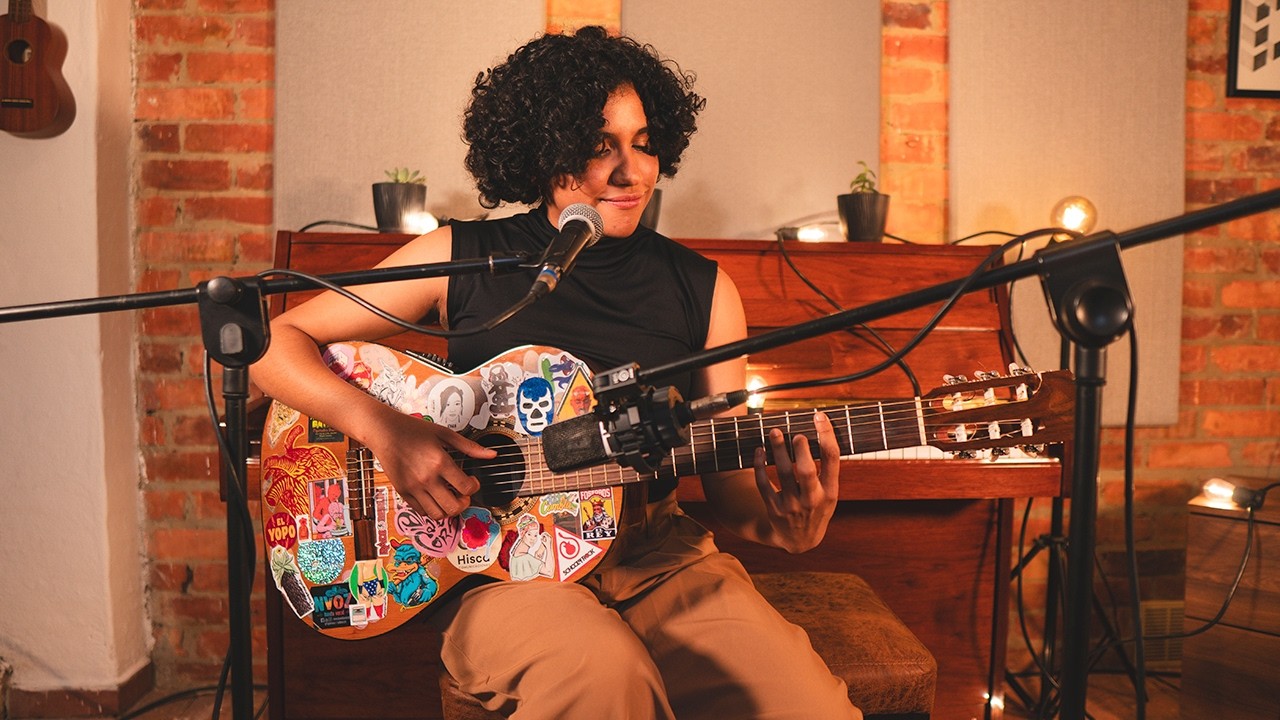 Soltame - Valeria Tamayo   Live Session Las Plantas 🪴 Stick Mostaza Sesi&oacute;n 10