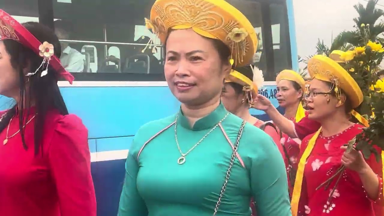 Rước lễ về đình Vân cốc 