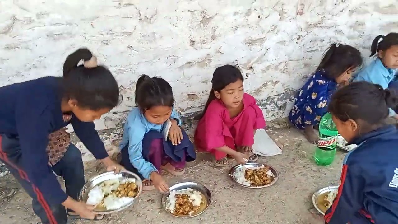 वार्षिक परीक्षा 2081 समापन पश्चात् वालवालिकाहरुलाई खानपिन र रमाईलो गराई शैक्षिक सत्र विदाई