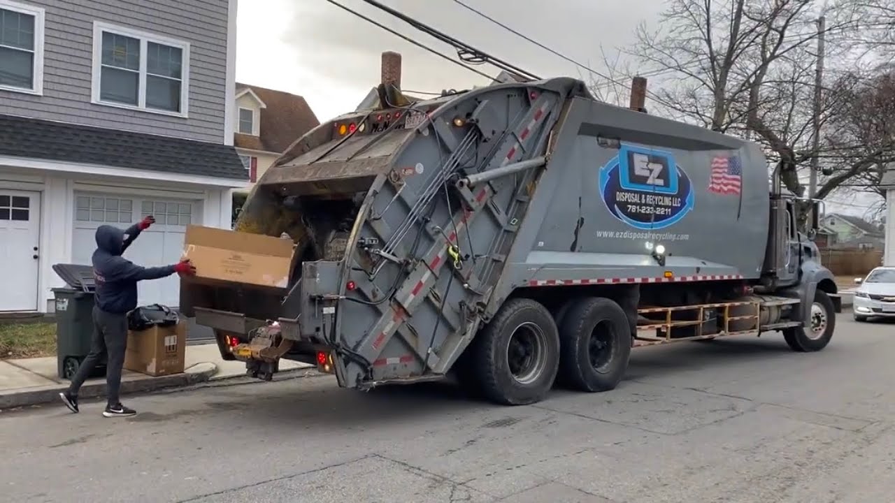 EZ Disposal Mack Granite McNeilus Rearloader on Post Christmas Garbage Setouts