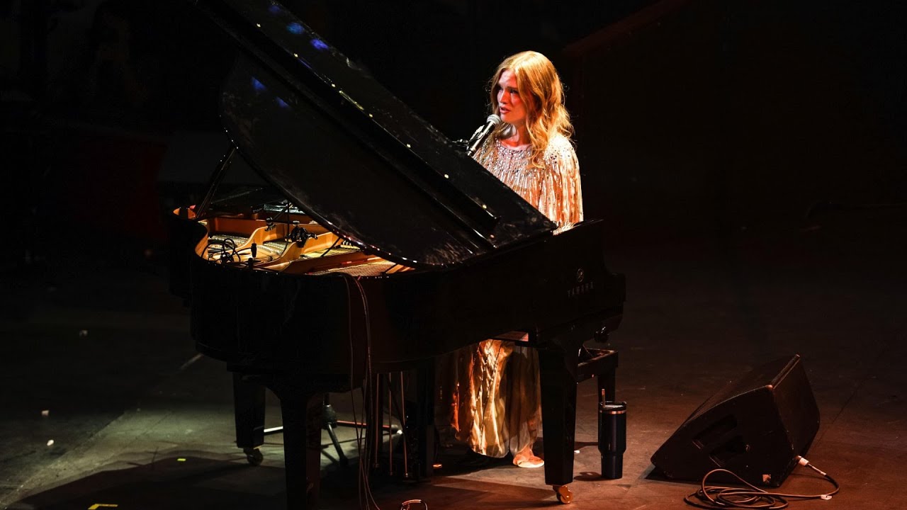 Freya Ridings - Lost Without You (Live at the Royal Albert Hall)