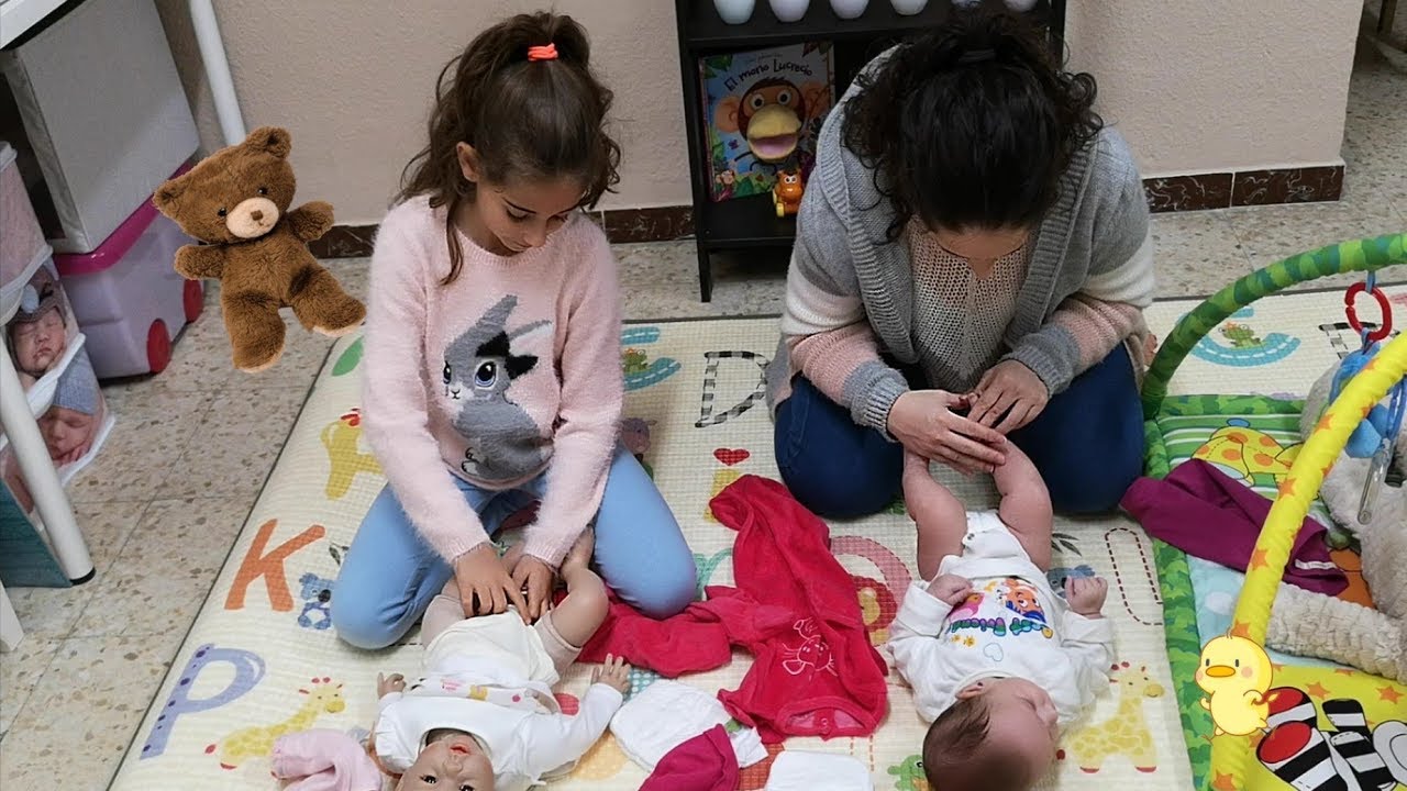 MI MUÑECA CLOE Y MI PEQUEÑA VALENTINA SE VISTEN IGUAL/VALENTINA ENSEÑA SU HABITACION
