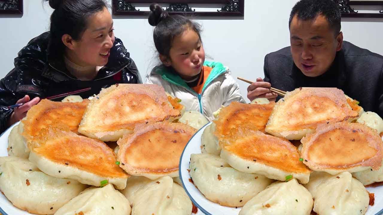 自己在家做水煎包既省钱又好吃，皮脆馅香味道鲜美，一家三口吃美了！【陕北改艳】