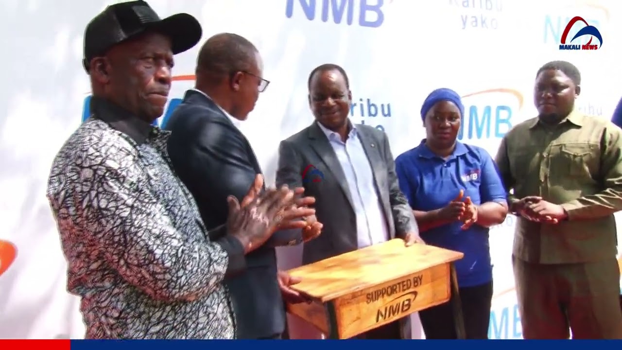 MARUFUKU KUKALIA MADAWATI , MEZA MSIBANI NA KWENYE VIKAO VYENU DC RORYA.