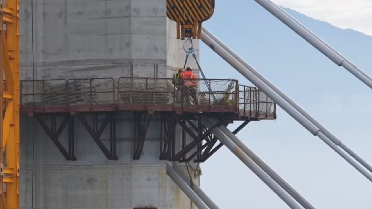 2026.02.05  淡江大橋 淡水端 主橋塔拆卸工作平台施工概況近距觀察 空拍 LIVE 直播