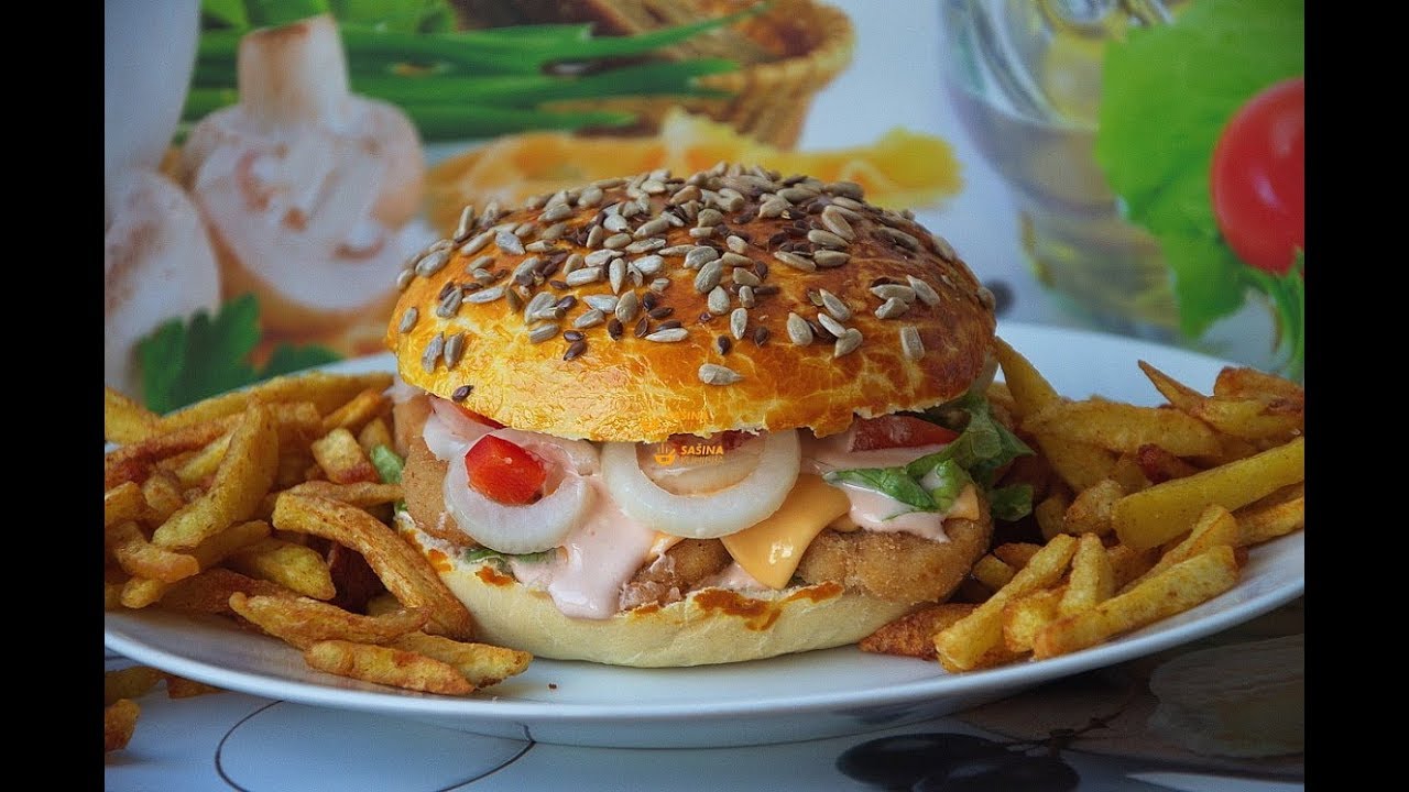 Chicken burger sendvič sa piletinom u domaćem pecivu - Sašina kuhinja