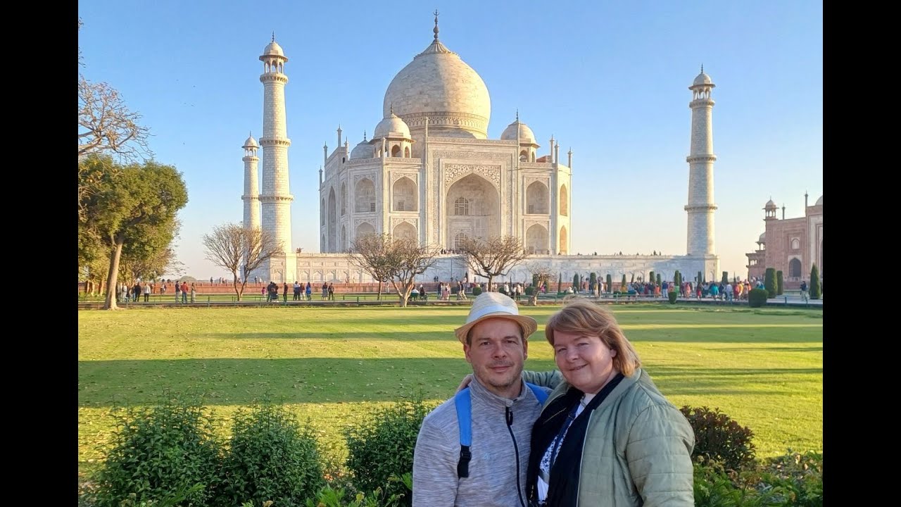 Tadż Mahal (ताज महल) w Agrze - Indyjski cud świata.