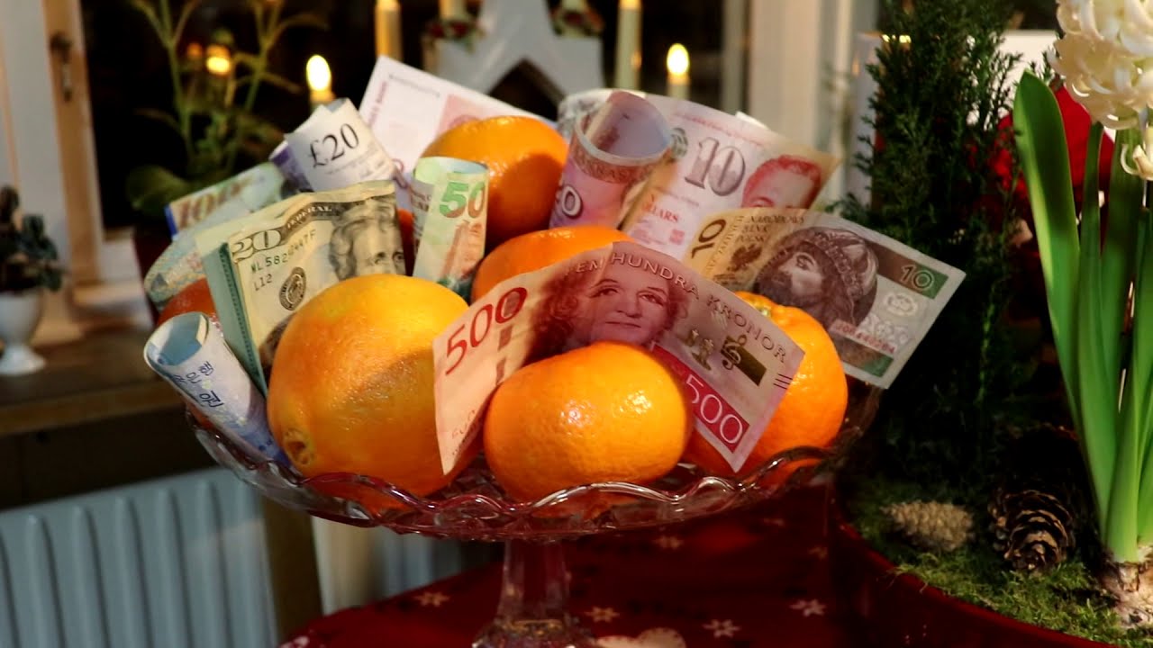 Cleaning Decluttering and Removing our Christmas Decorations