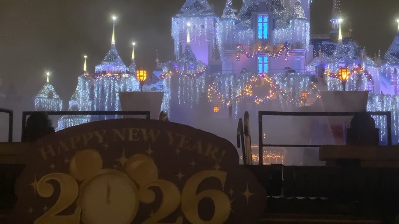 🔴 LIVE: Disneyland LAST Christmas Fantasy Parade!