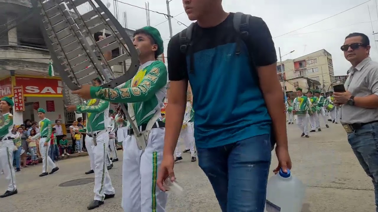 desfiles chone 2023 colegio Amazonas